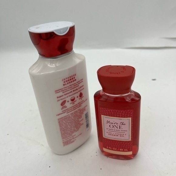 NWT Bath & Body Works 24 Hour Moisture Body Lotion And Shower Gel Bundle - Picture 5 of 7